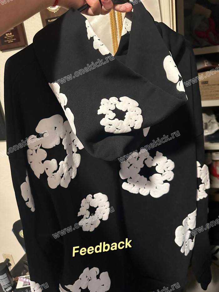 De*1m tears the cotton wreath sweatshirt