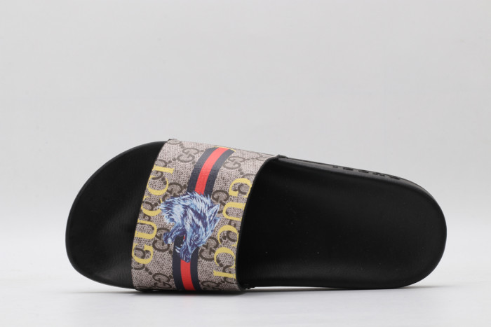 G*u*i slippers