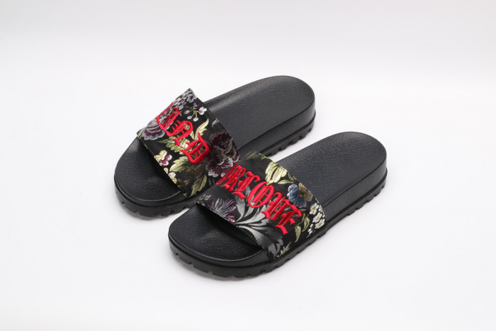 G*u*i slippers