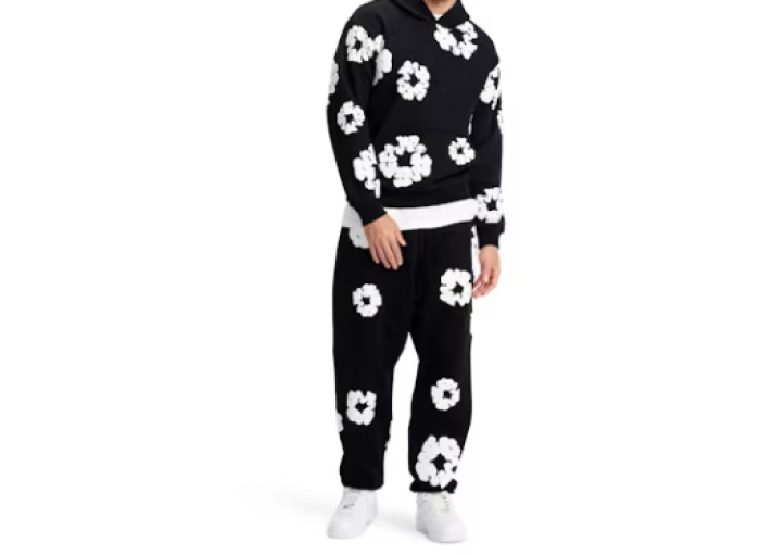 De*1m tears the cotton wreath sweatshirt
