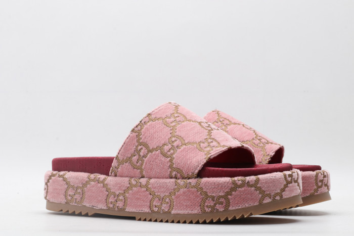 G*u*i slippers