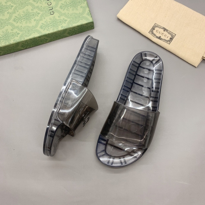 G*u*i slippers