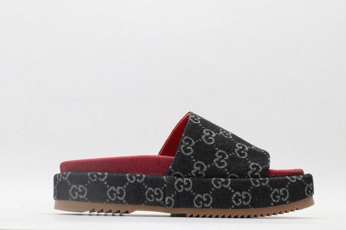 G*u*i slippers