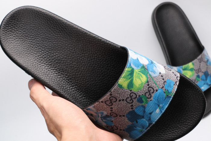 G*u*i slippers