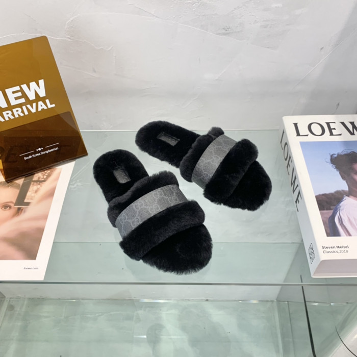 G*u*i slipper
