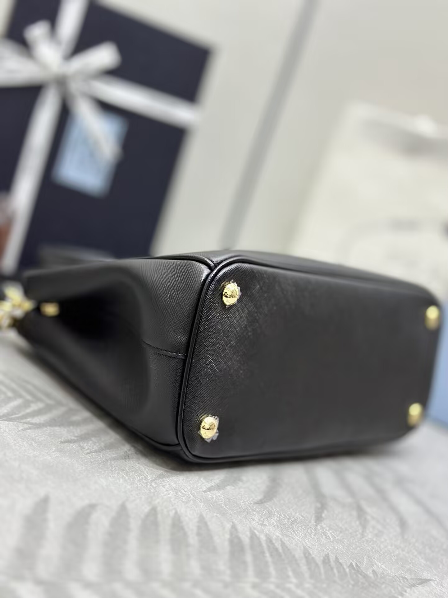 Pra*a galleria medium saffiano leather bag 28x20x12cm