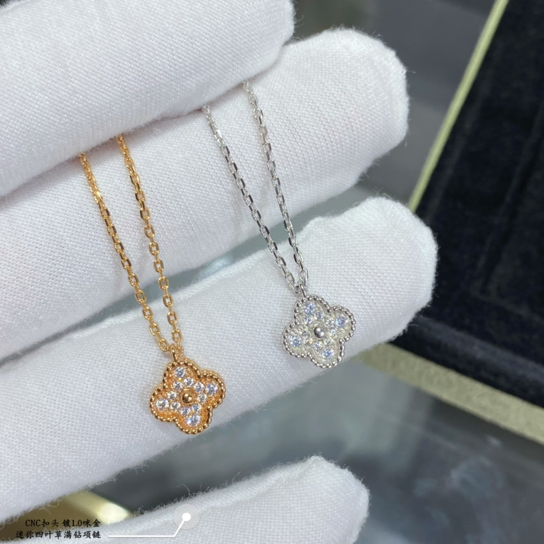 V*n Cl**f & Arpels Mini D1am0nd Four-Leaf Clover Necklace Diameter approx 1.0cm,Chain length approx 40+5cm