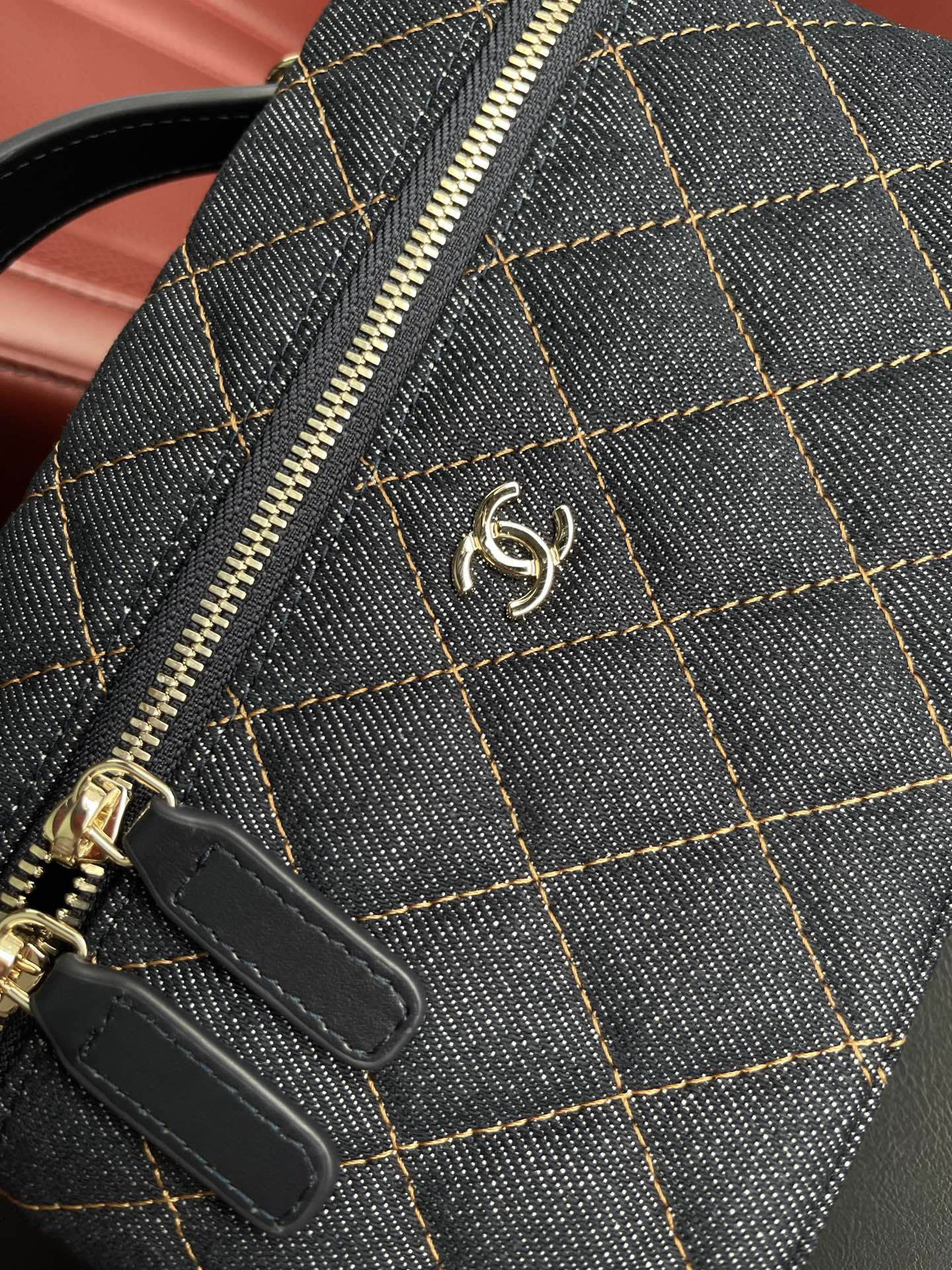 Ch**el classic vanity with chain handbag ap4385 17x19x5cm