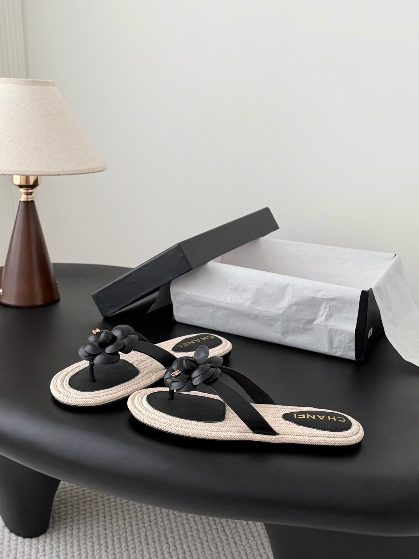 ua Ch**el thongs slides