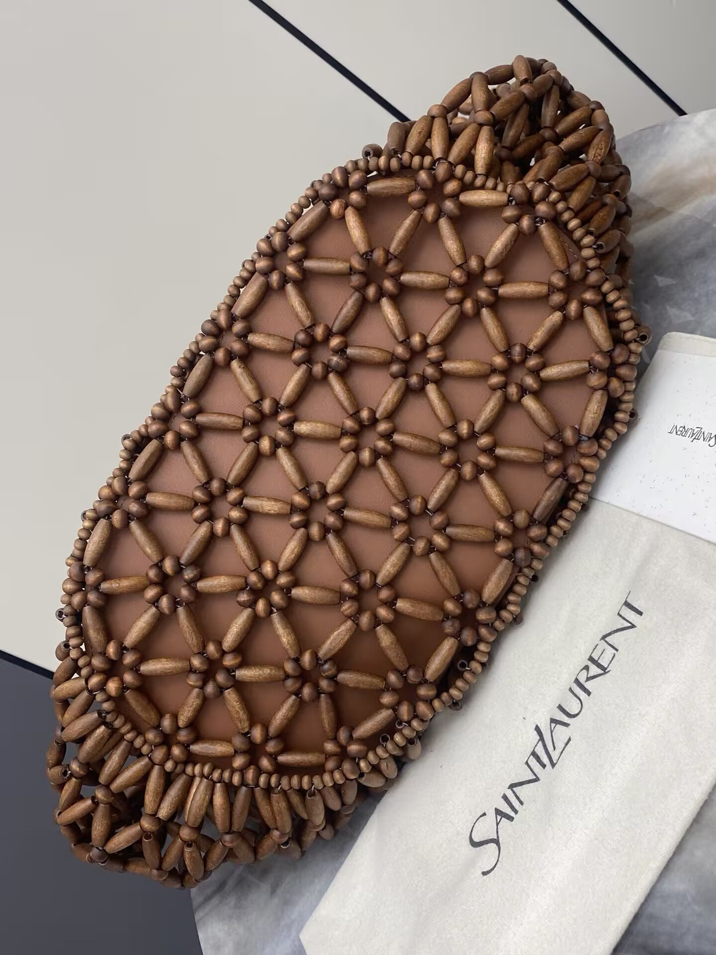 Y51 icare medium in wood beads 31-46x28x16cm