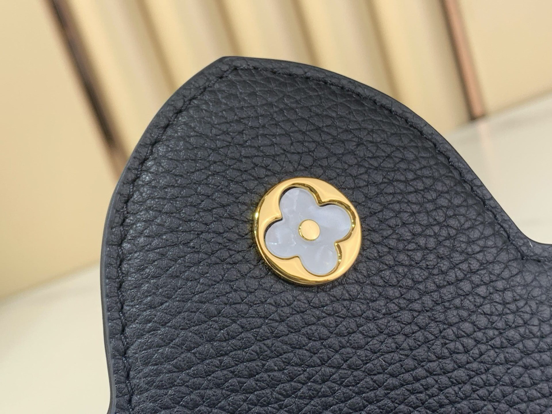LV Capucines BB M25404 27x17.3x9cm