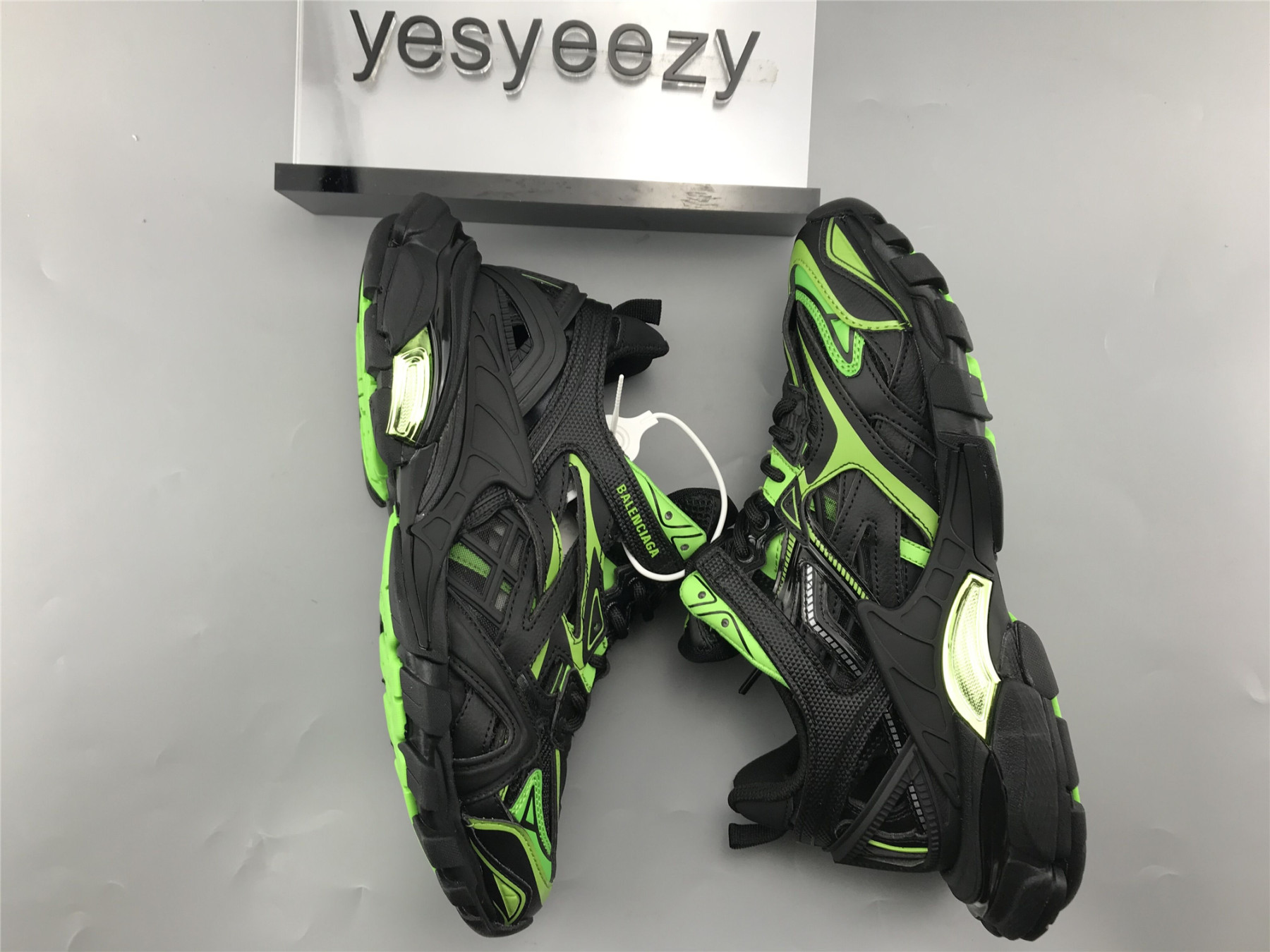 UA TRACK.2 SNEAKER NOIR VERT