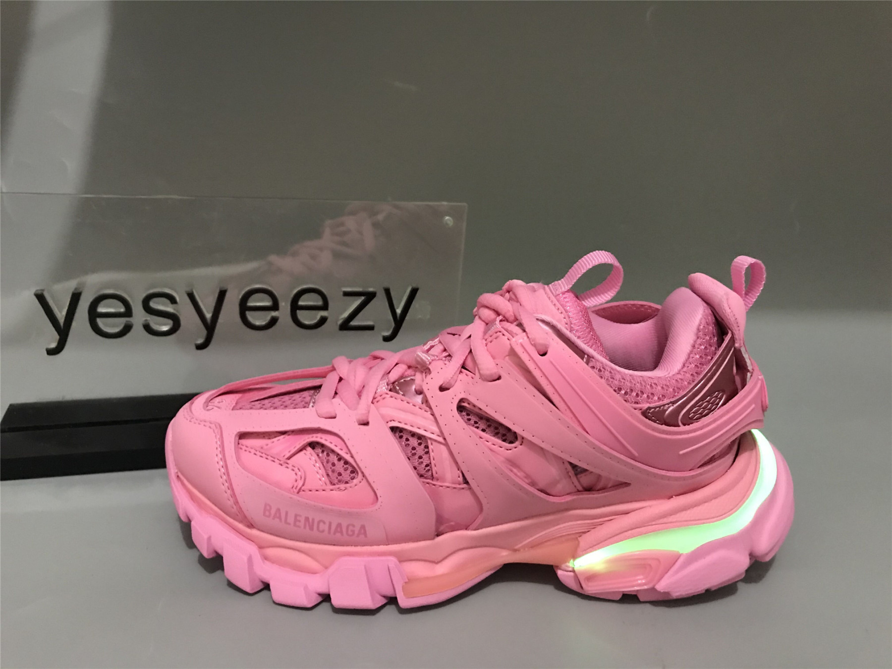 UA TRACK SNEAKER PINK WITH LED LIGHTS