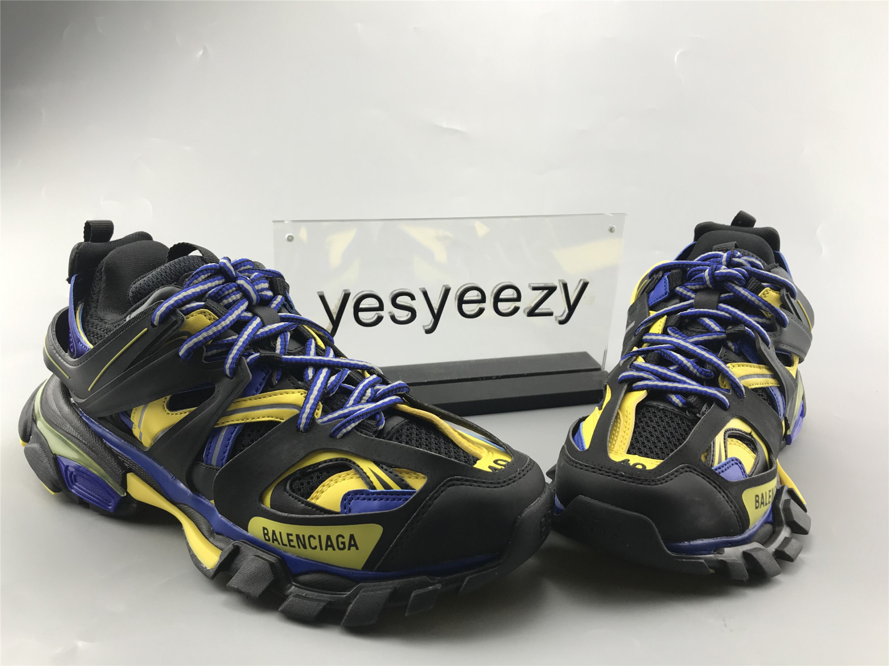 UA TRACK TRAINER BLACK YELLOW BLUE