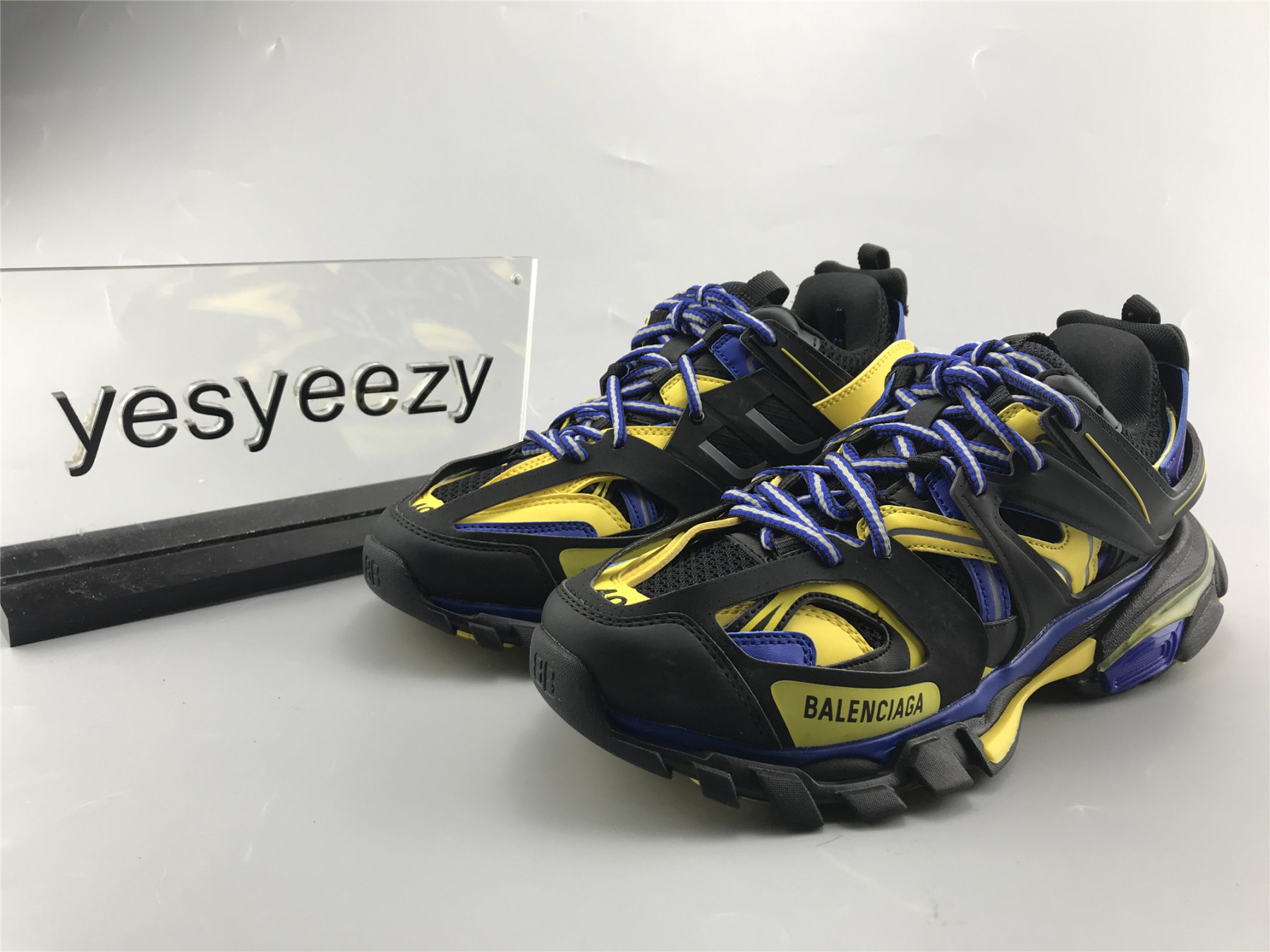 UA TRACK TRAINER BLACK YELLOW BLUE
