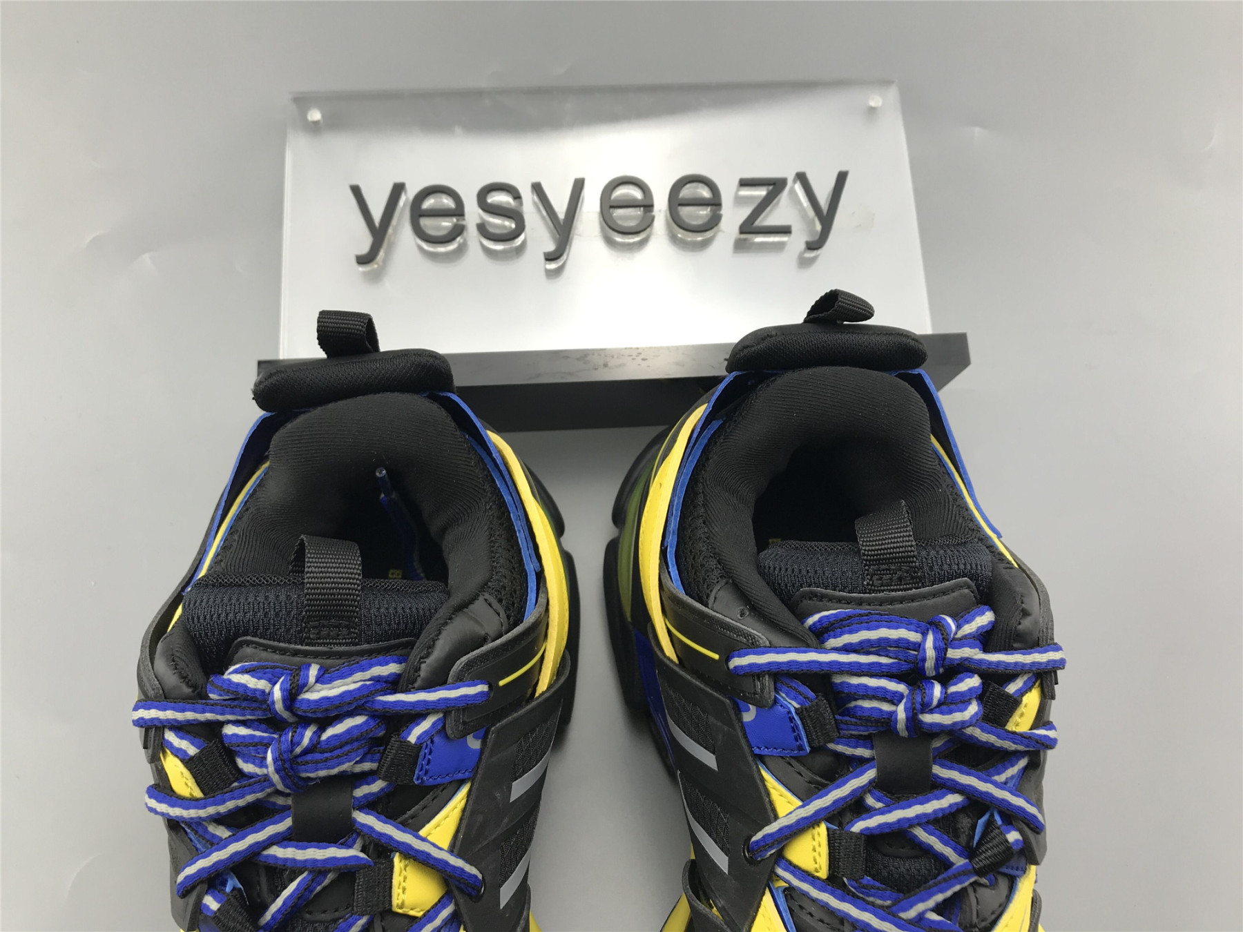 UA TRACK TRAINER BLACK YELLOW BLUE