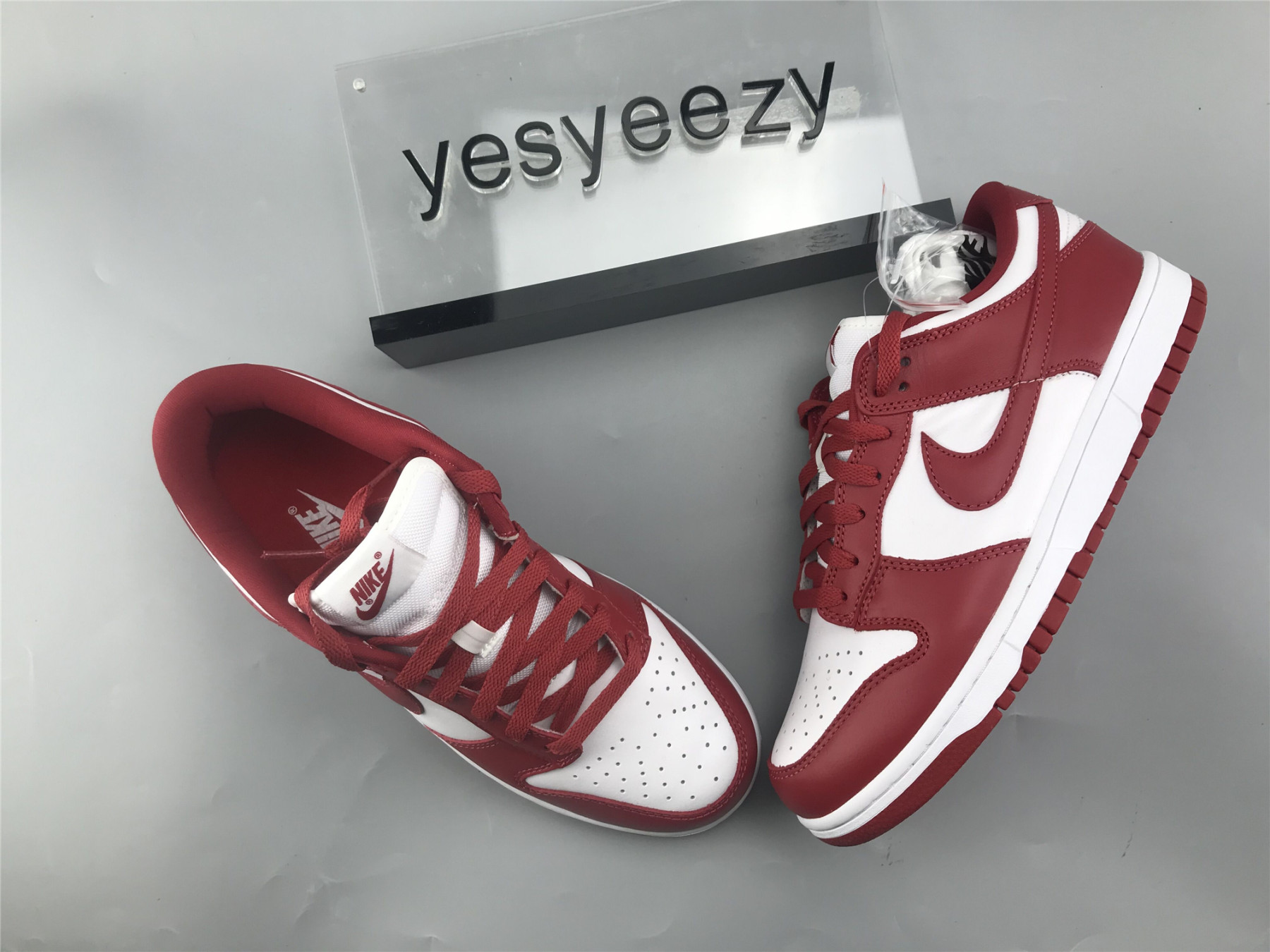 UA NIKE DUNK LOW RETRO SP "UNIVERSITY RED"