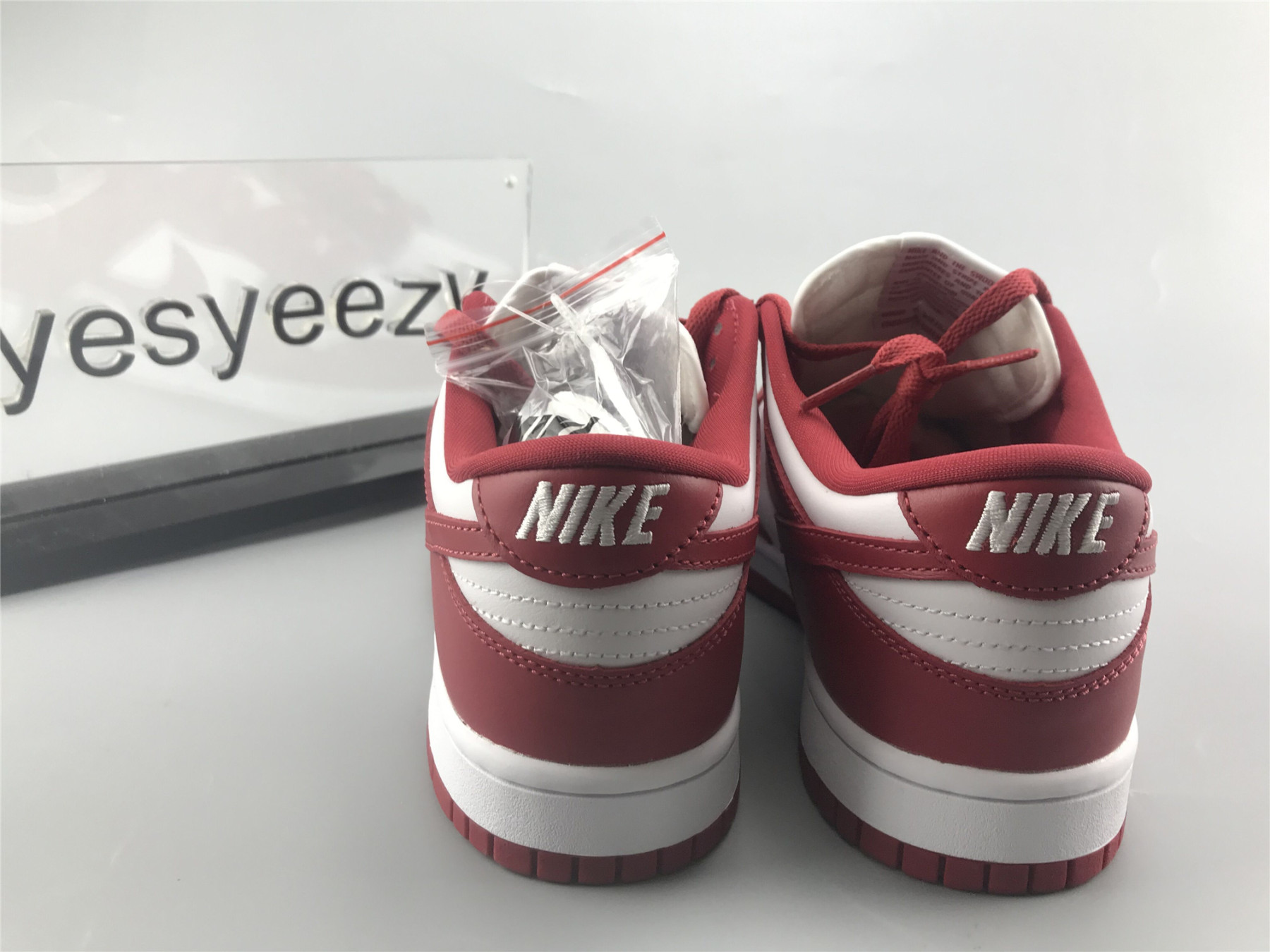 UA NIKE DUNK LOW RETRO SP "UNIVERSITY RED"