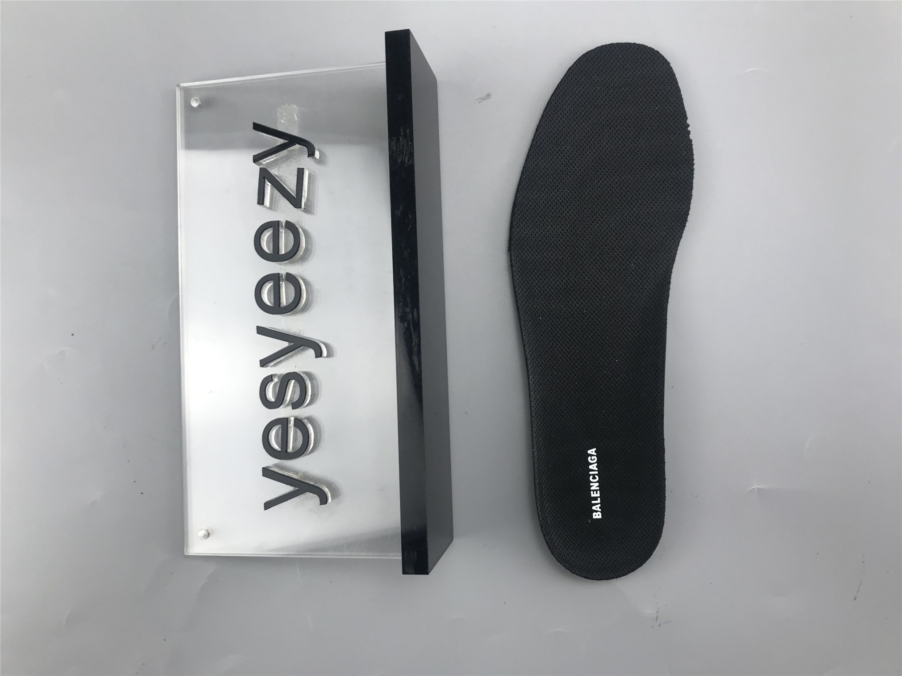 UA TRIPLE S CLEAR SOLE SNEAKER MILK WHITE AND BLACK