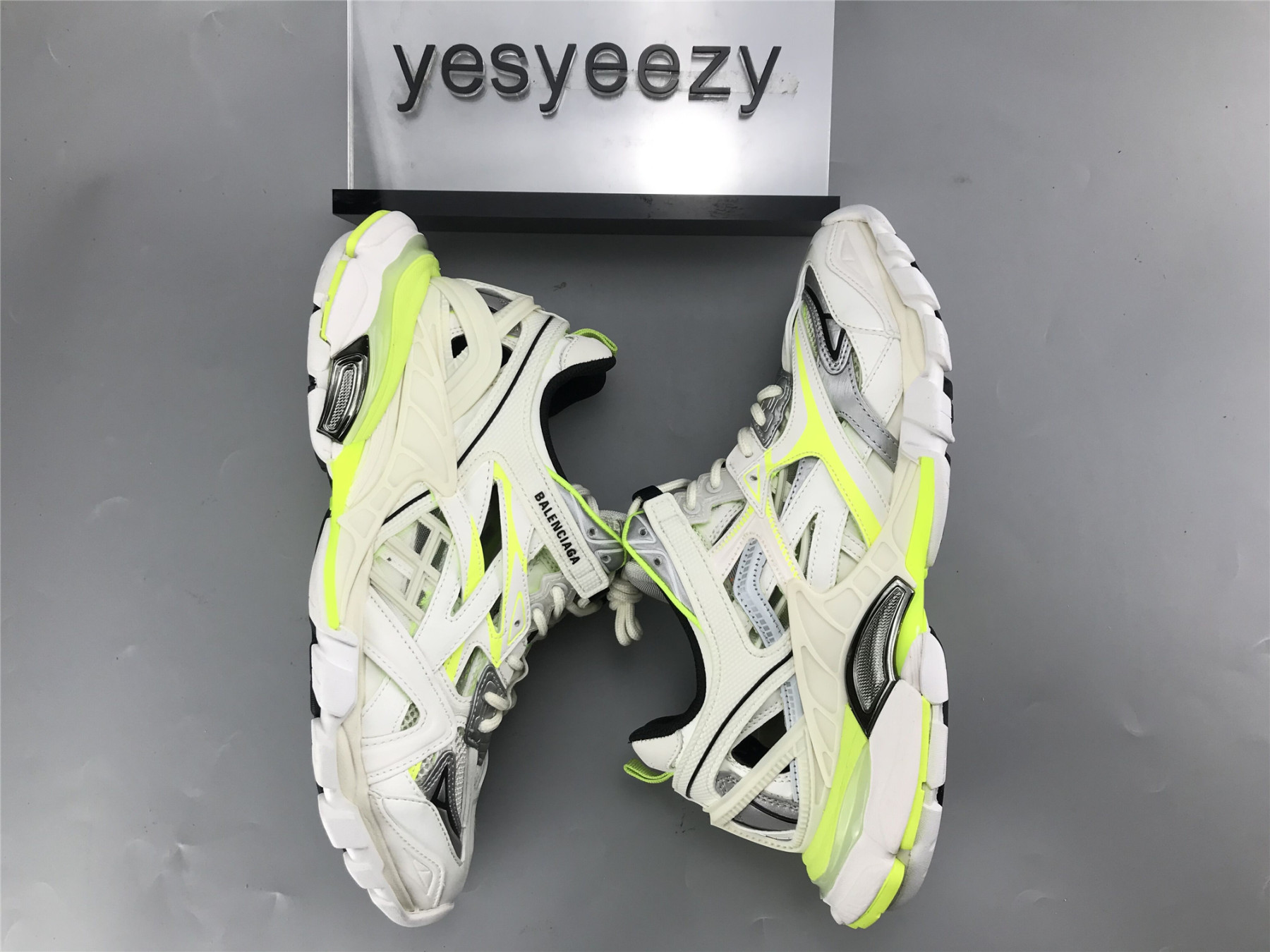 UA TRACK 2 TRAINER WHITE FLUORESCENT YELLOW