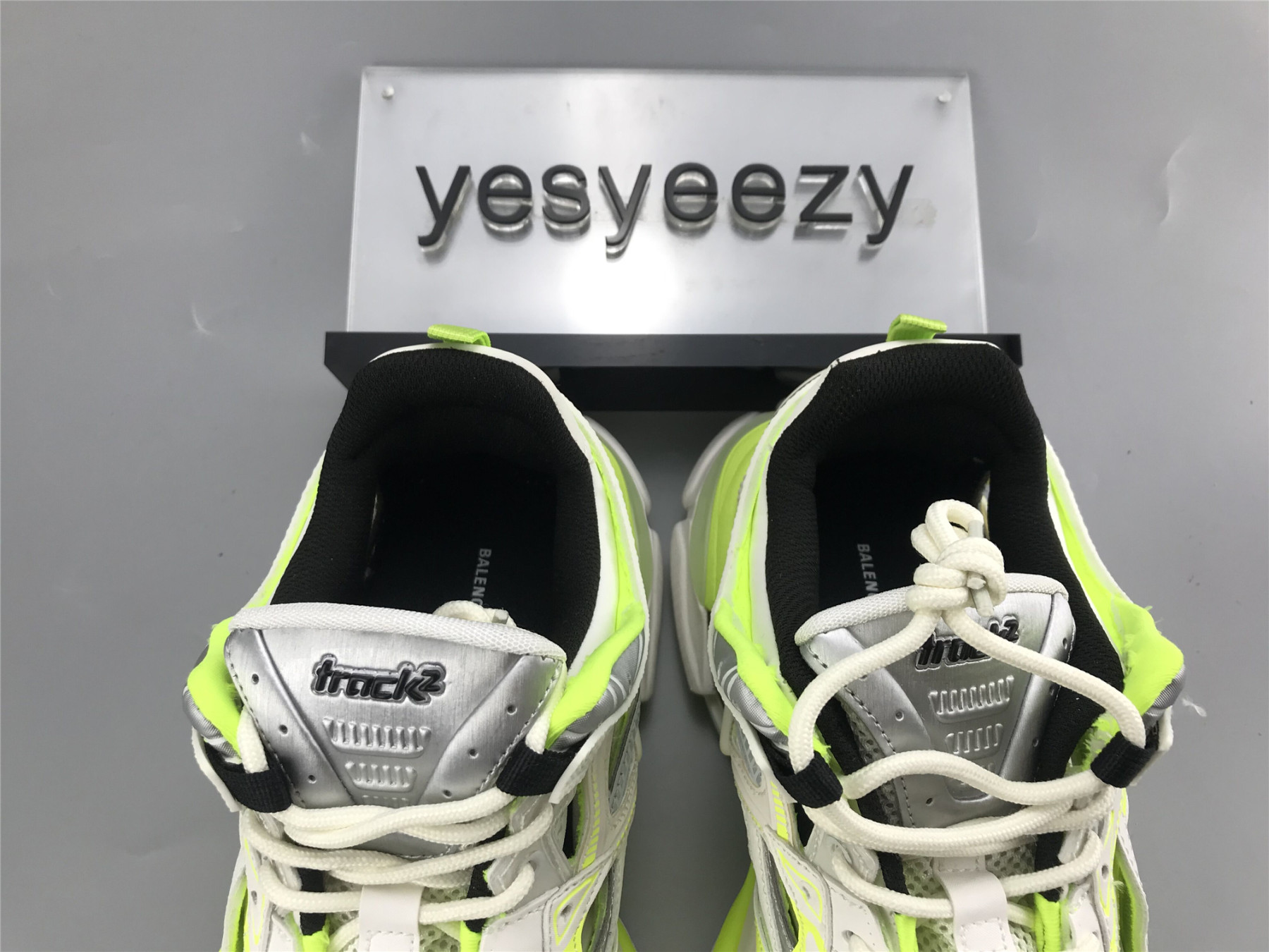 UA TRACK 2 TRAINER WHITE FLUORESCENT YELLOW
