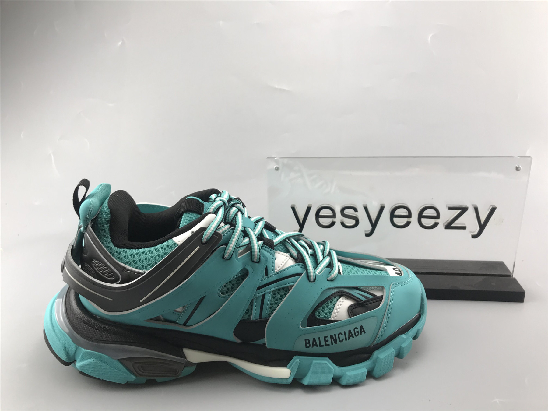 UA TRACK TRAINER EMERALD BLUE