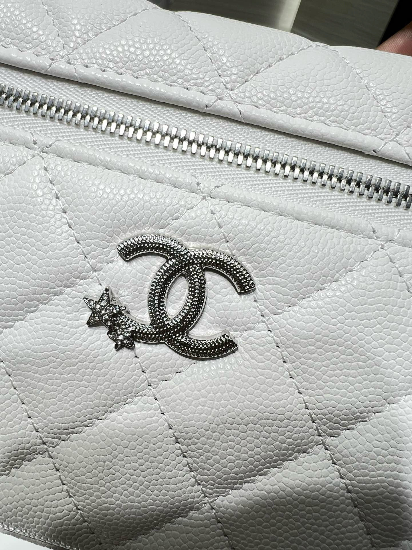 Ch**el long vanity with chain ap4854 19.5x17x5cm