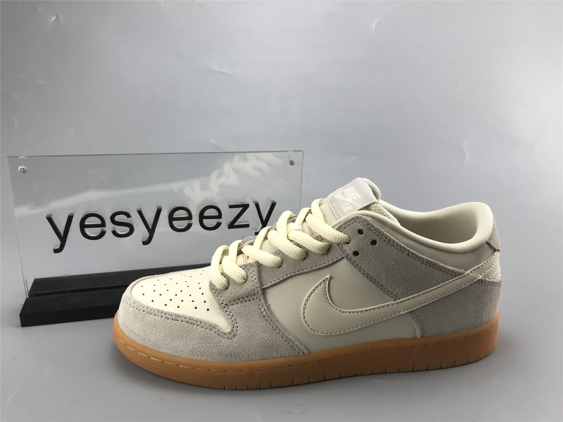 UA NIKE SB DUNK LOW TRD