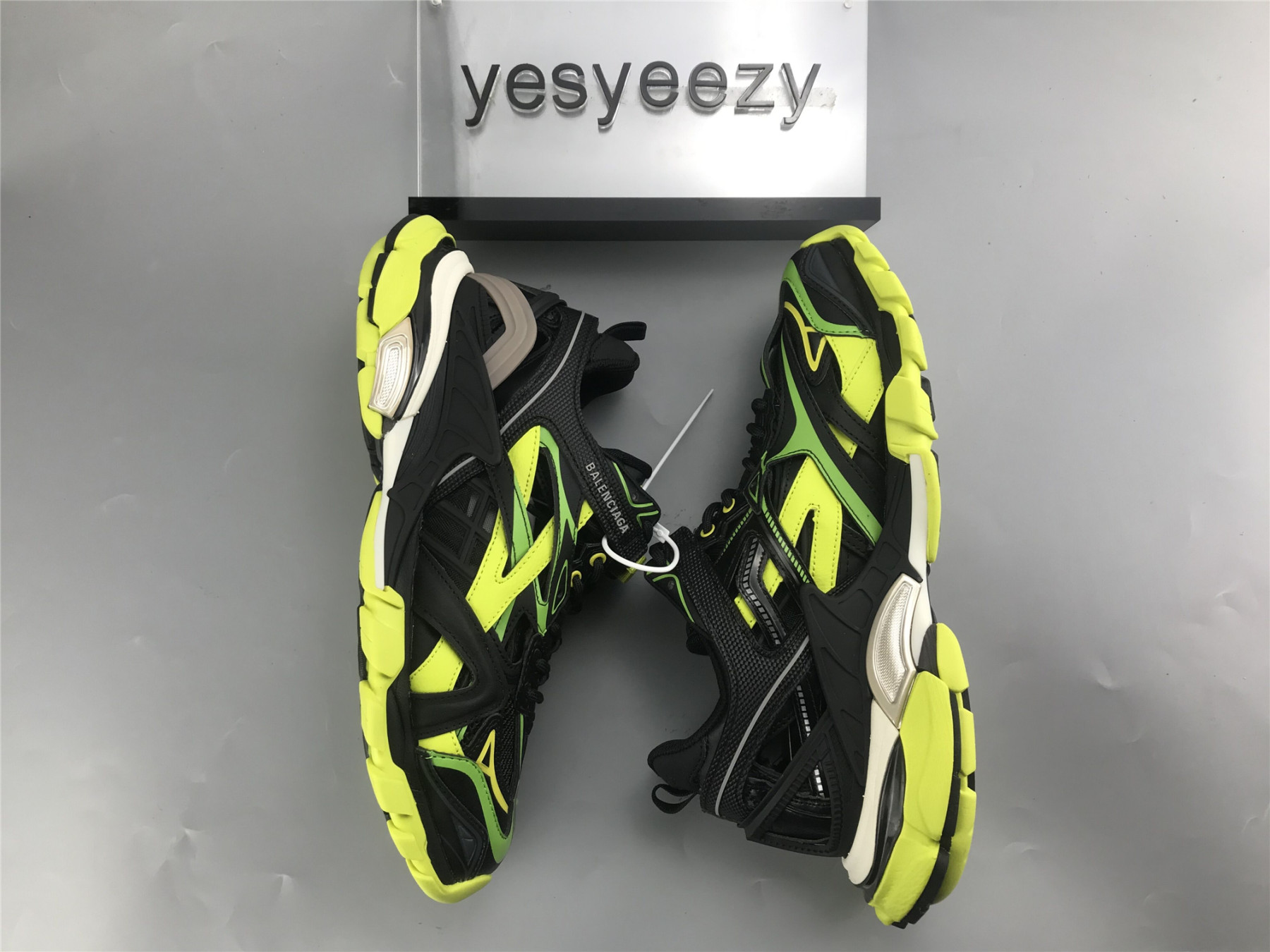 UA TRACK 2 TRAINER BLACK FLUORESCENT YELLOW