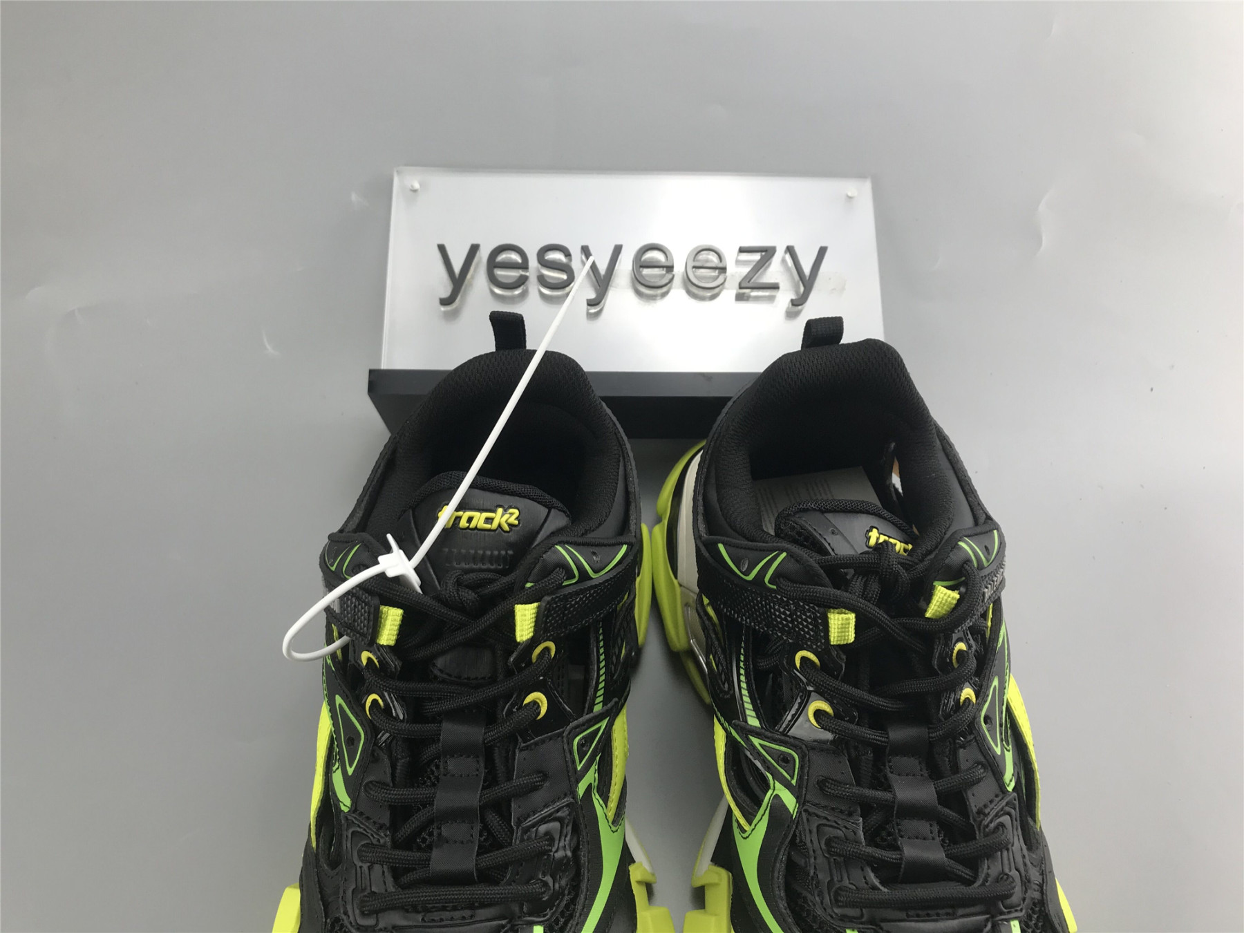 UA TRACK 2 TRAINER BLACK FLUORESCENT YELLOW