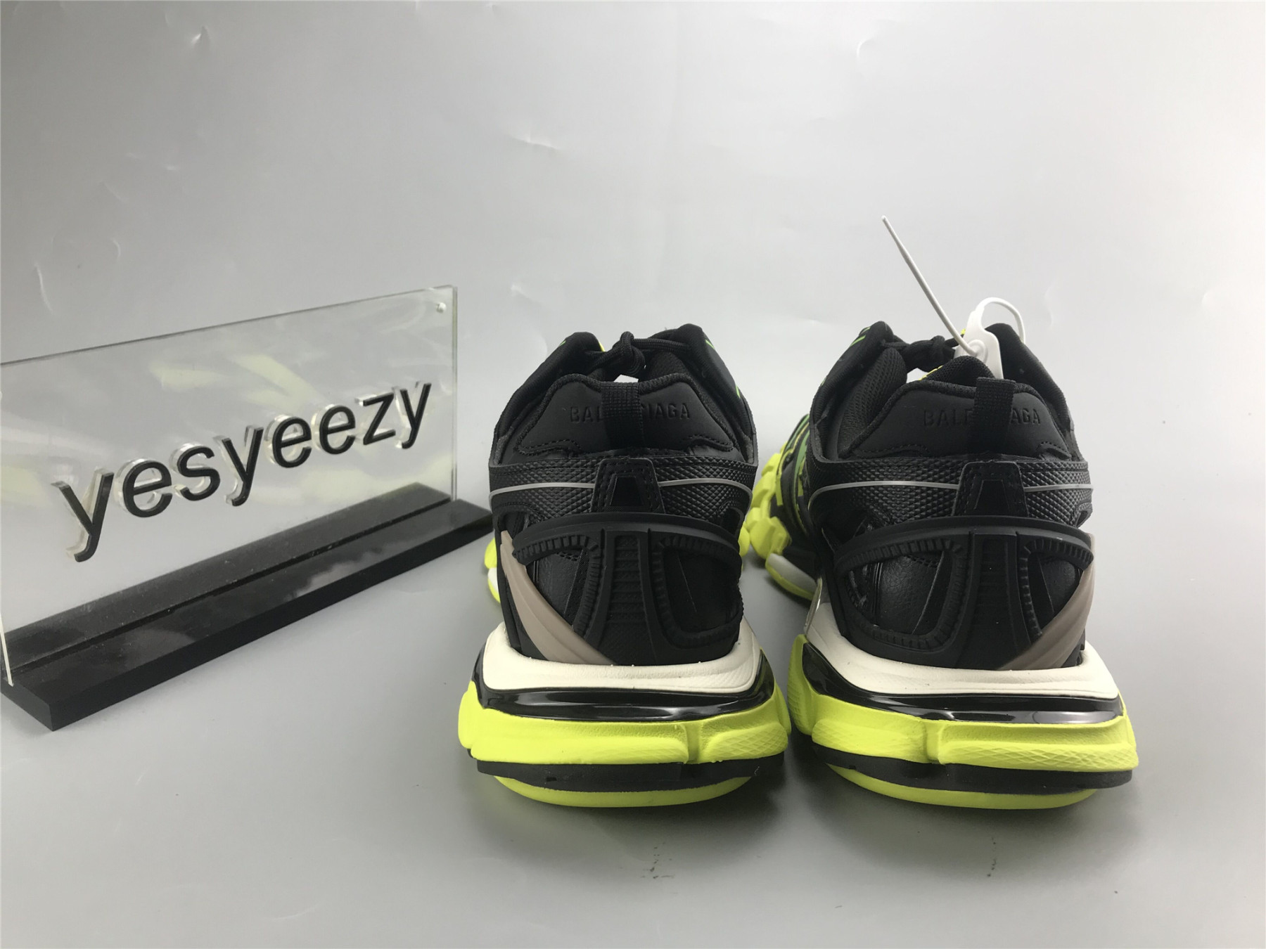 UA TRACK 2 TRAINER BLACK FLUORESCENT YELLOW