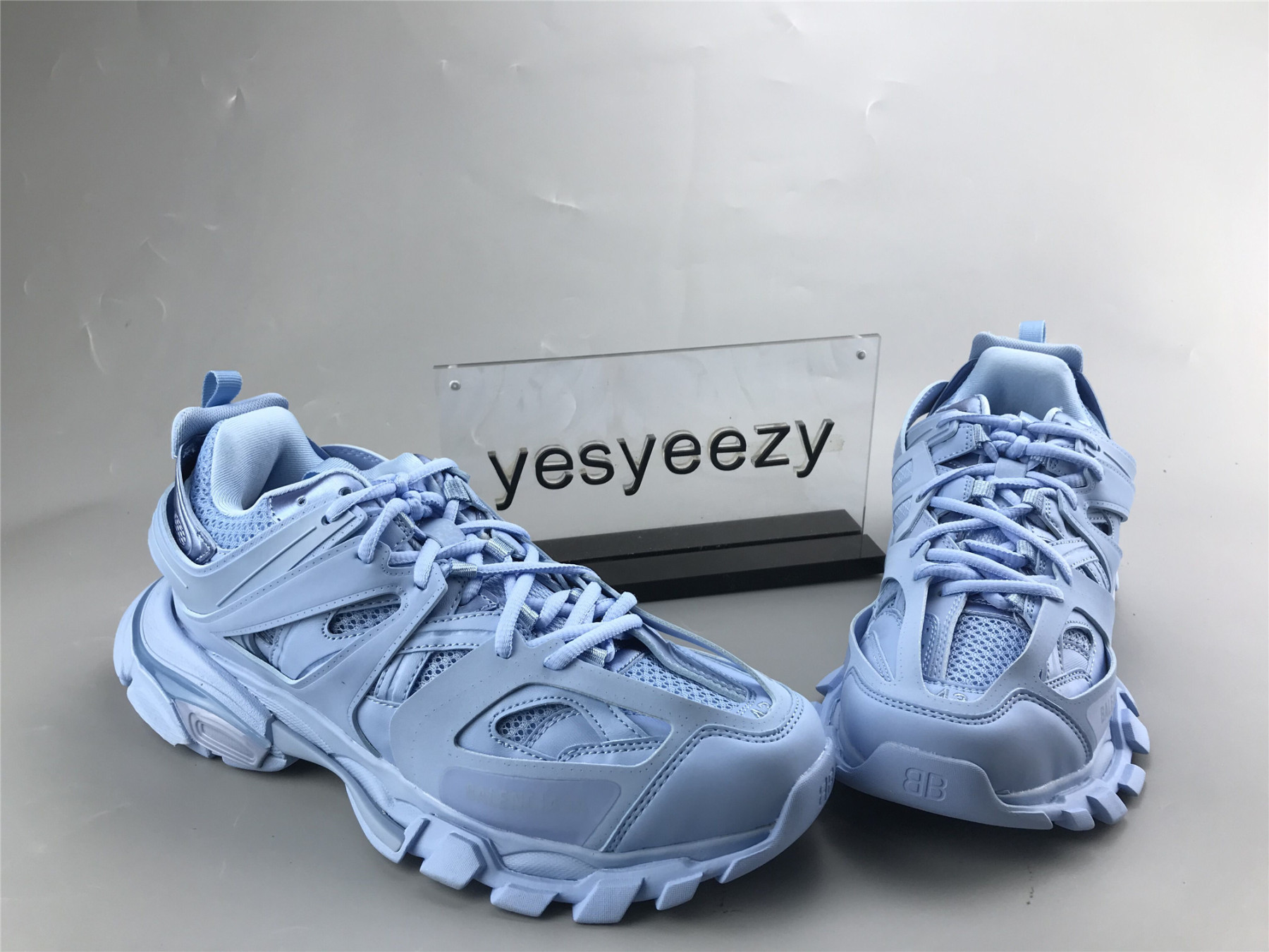 UA TRACK TRAINER LIGHT BLUE