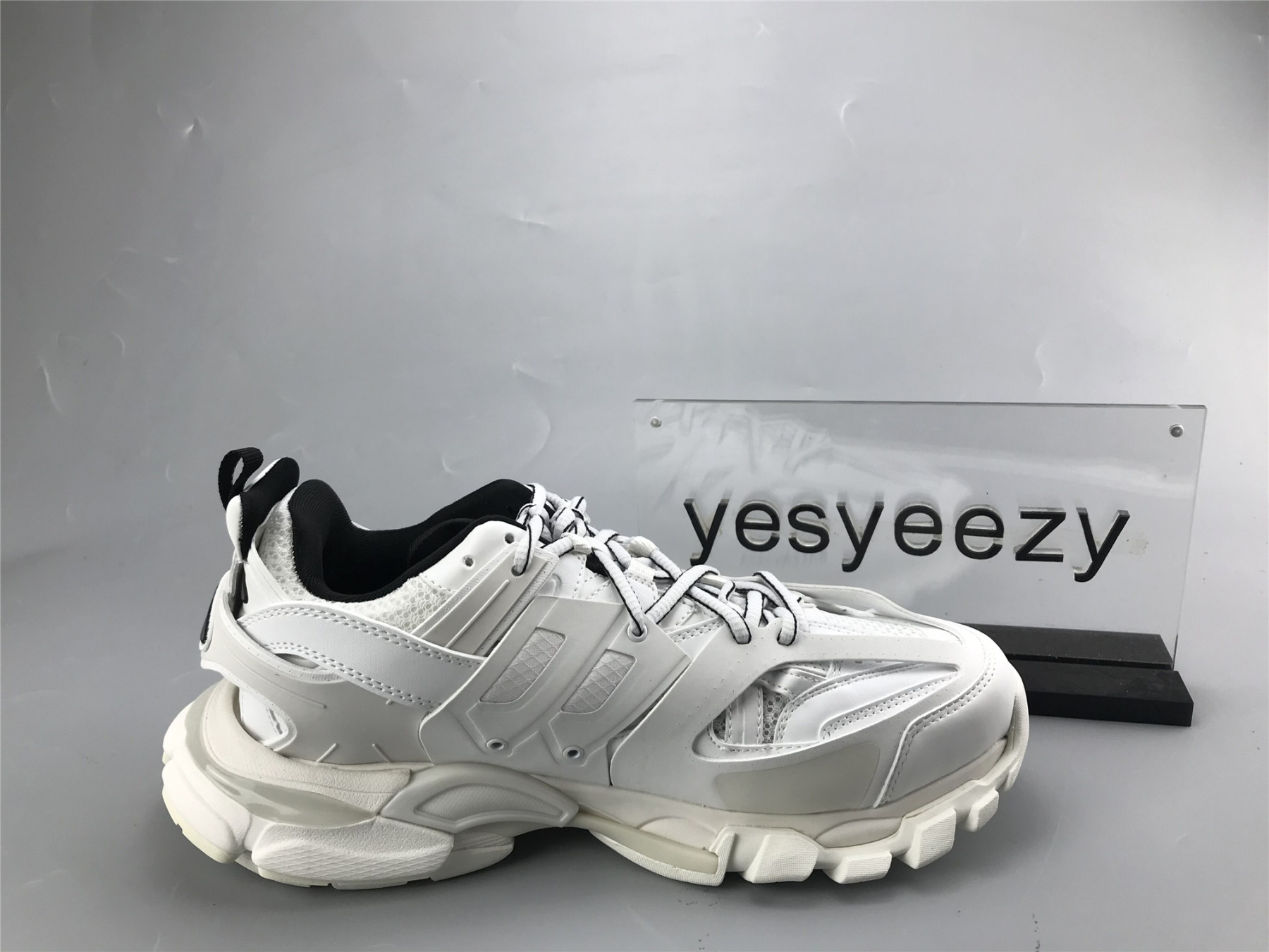UA TRACK TRAINER WHITE BLACK WITH LED LIGHTS