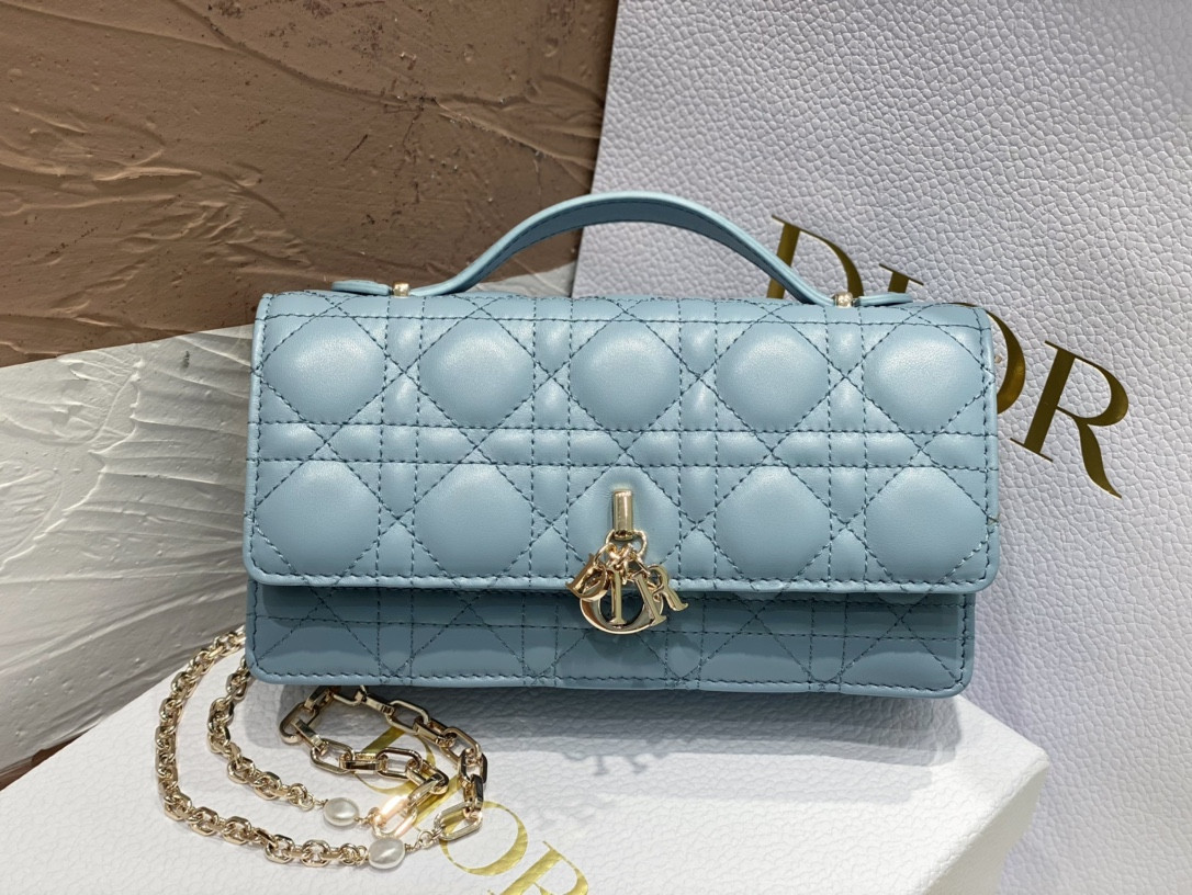 MISS D10r MINI BAG Cloud Blue Cannage Lambskin S0980ONMJ_M81B 21 x 11.5 x 4.5 cm