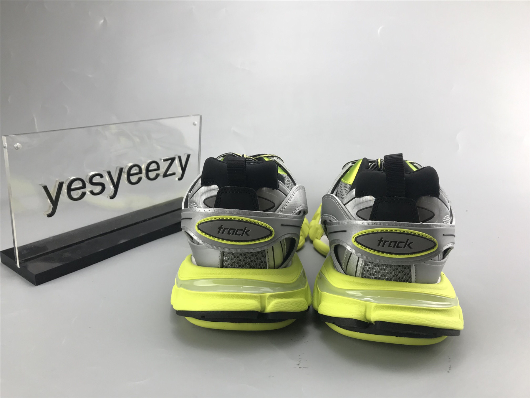 UA TRACK TRAINER SILVER GREEN SNEAKER