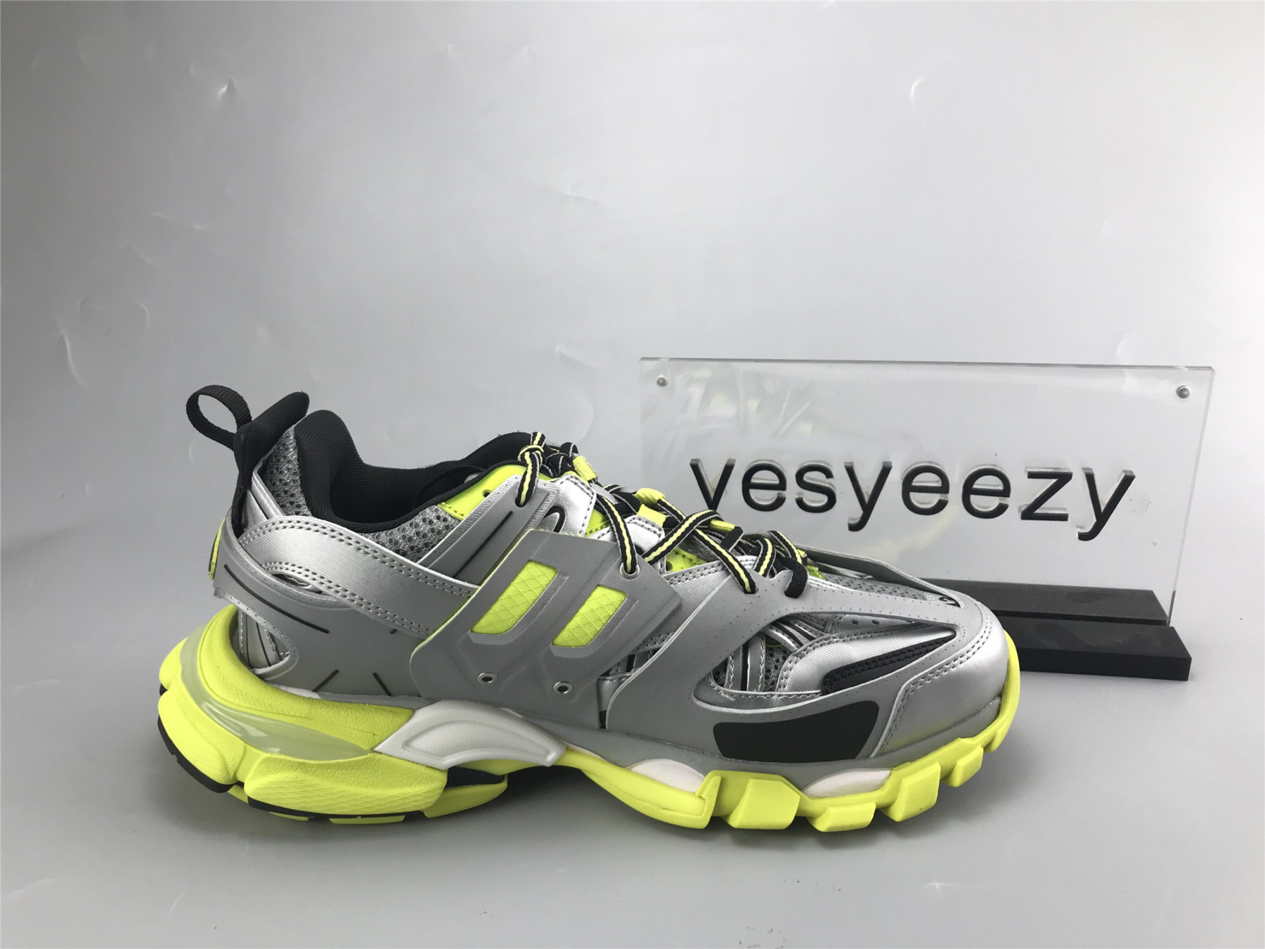 UA TRACK TRAINER SILVER GREEN SNEAKER