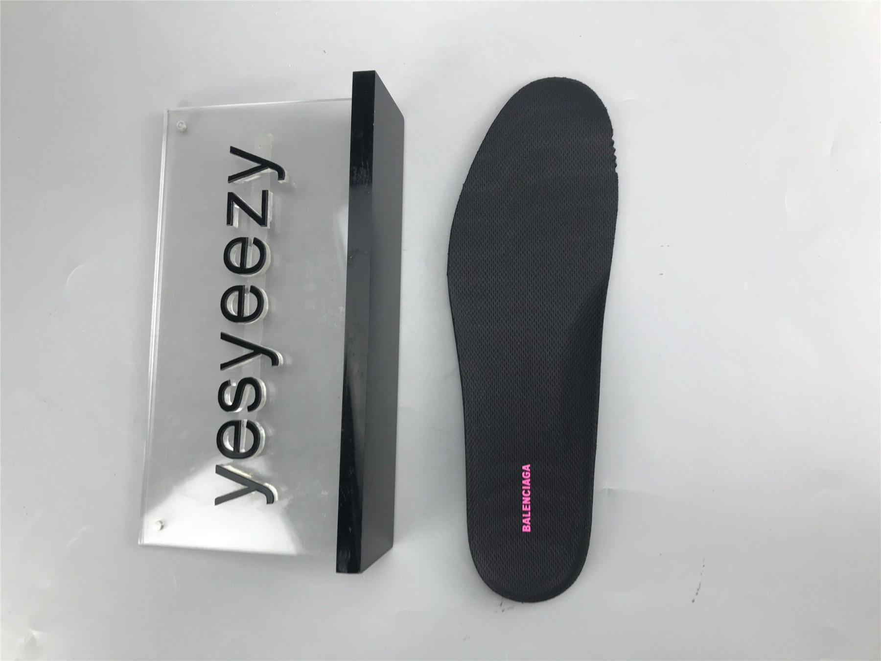 UA TRIPLE S LETTER COLORFUL