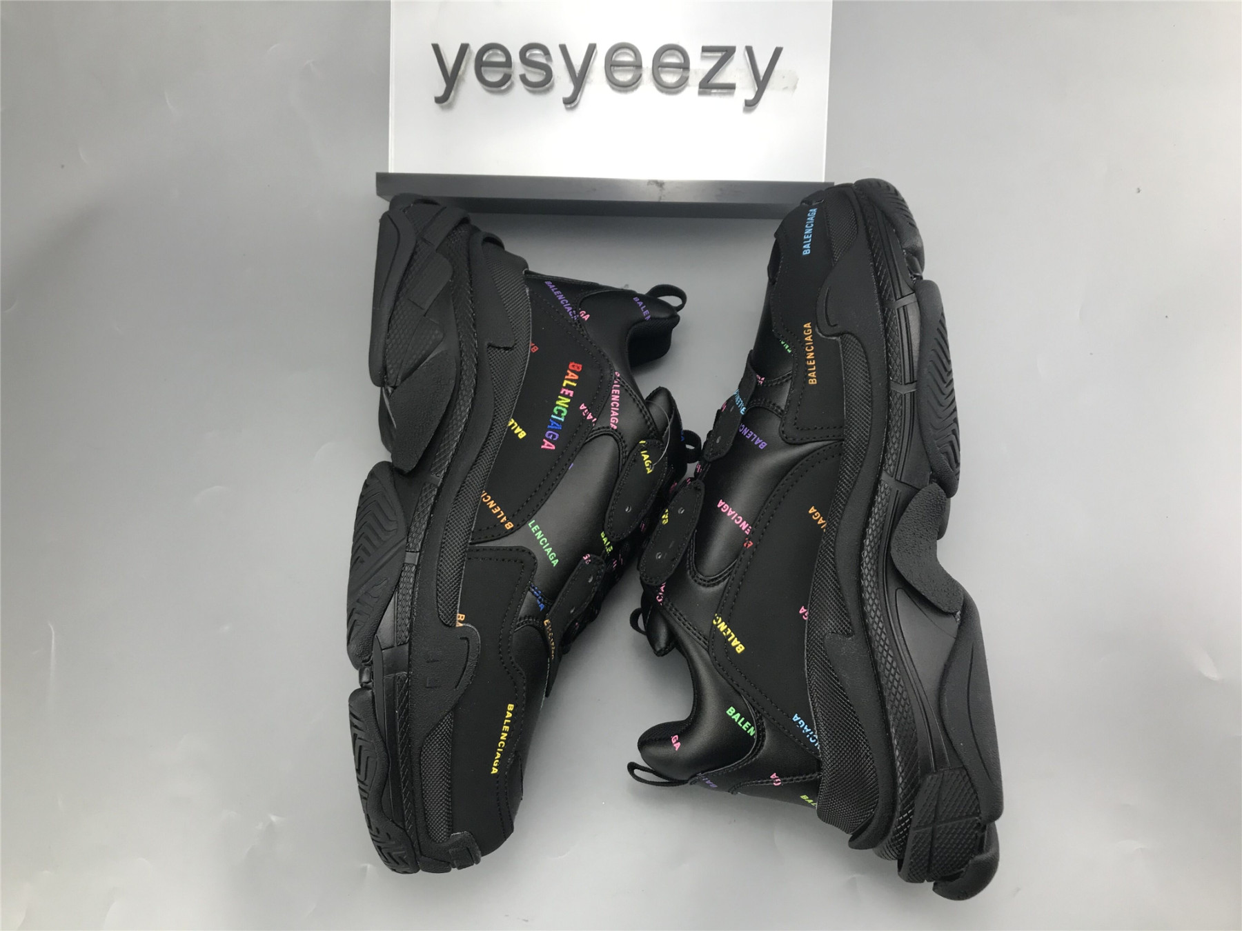 UA TRIPLE S LETTER COLORFUL