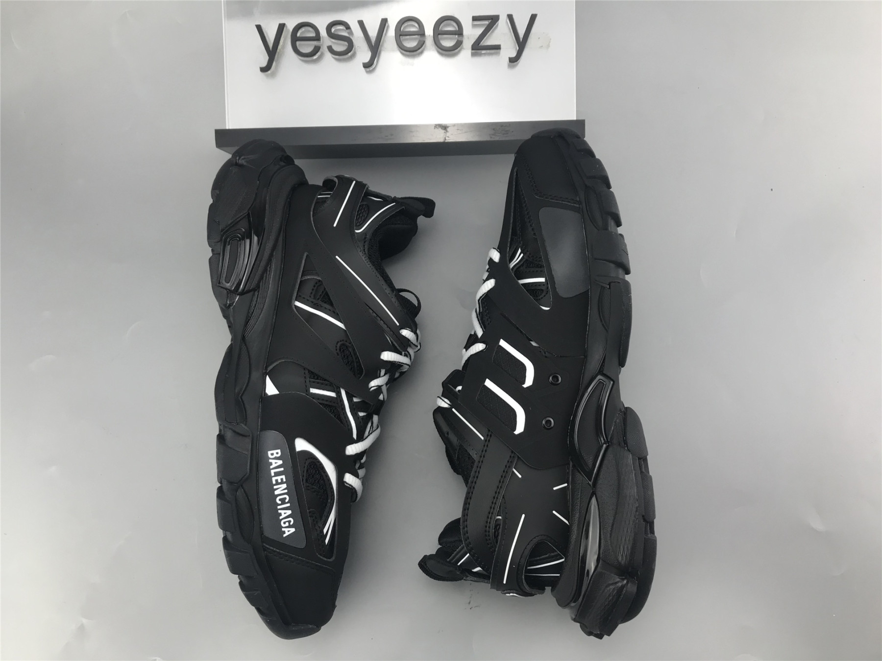 UA TRACK TRAINER BLACK SNEAKER