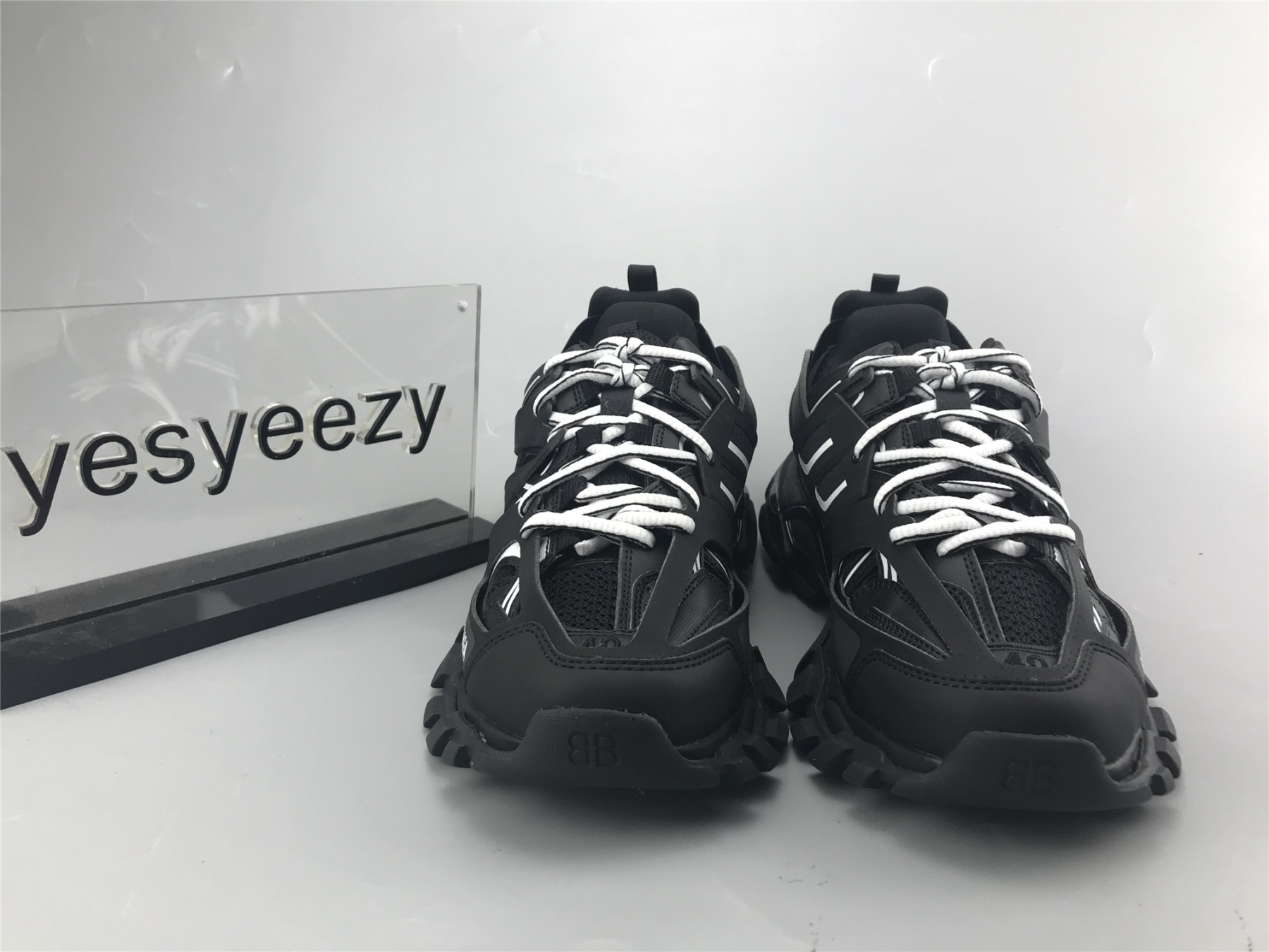 UA TRACK TRAINER BLACK SNEAKER