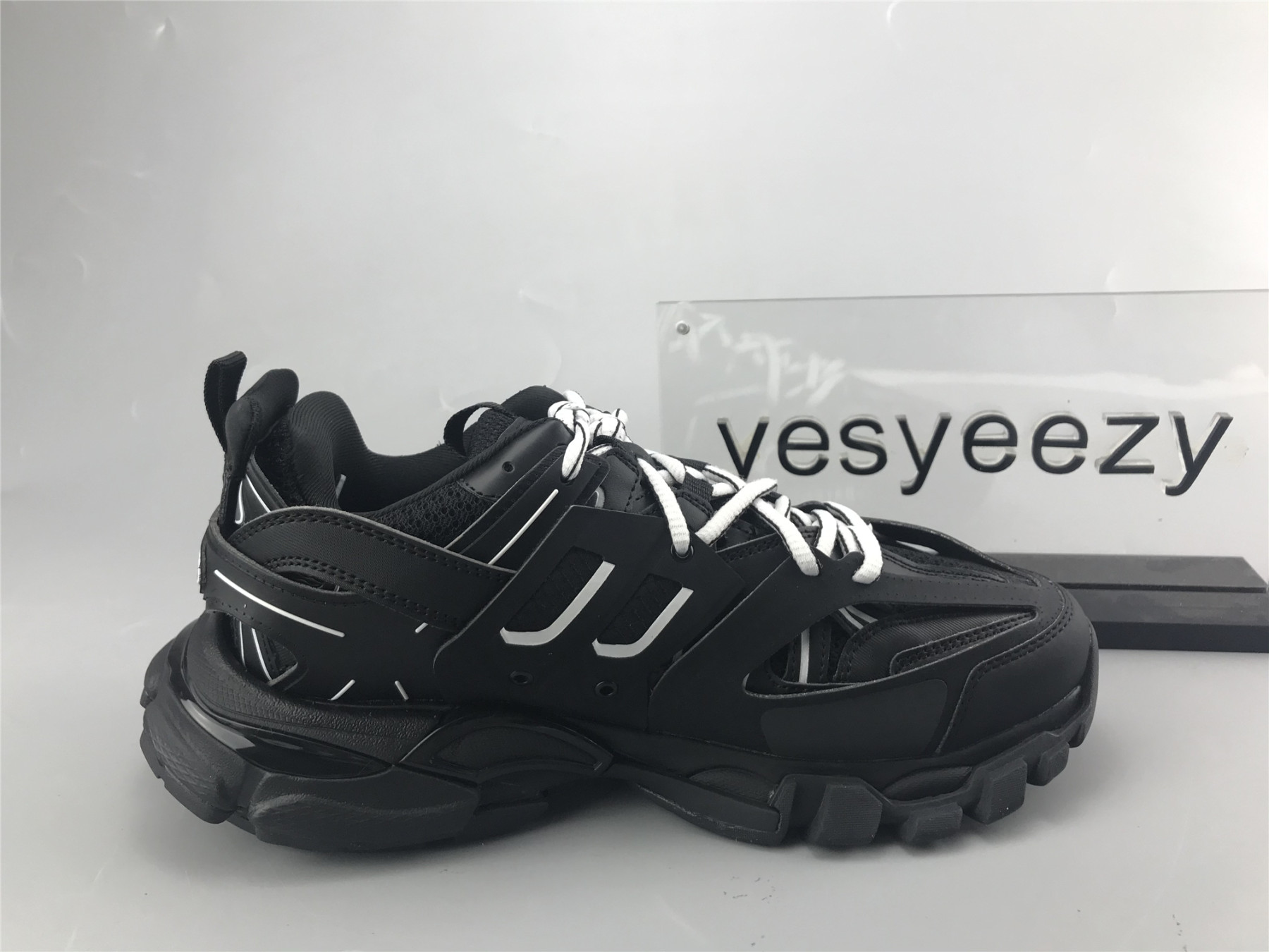 UA TRACK TRAINER BLACK SNEAKER