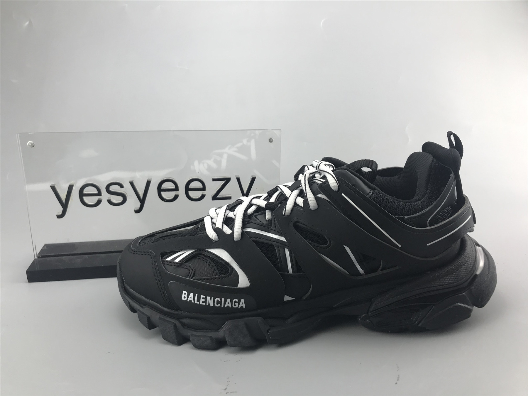 UA TRACK TRAINER BLACK SNEAKER