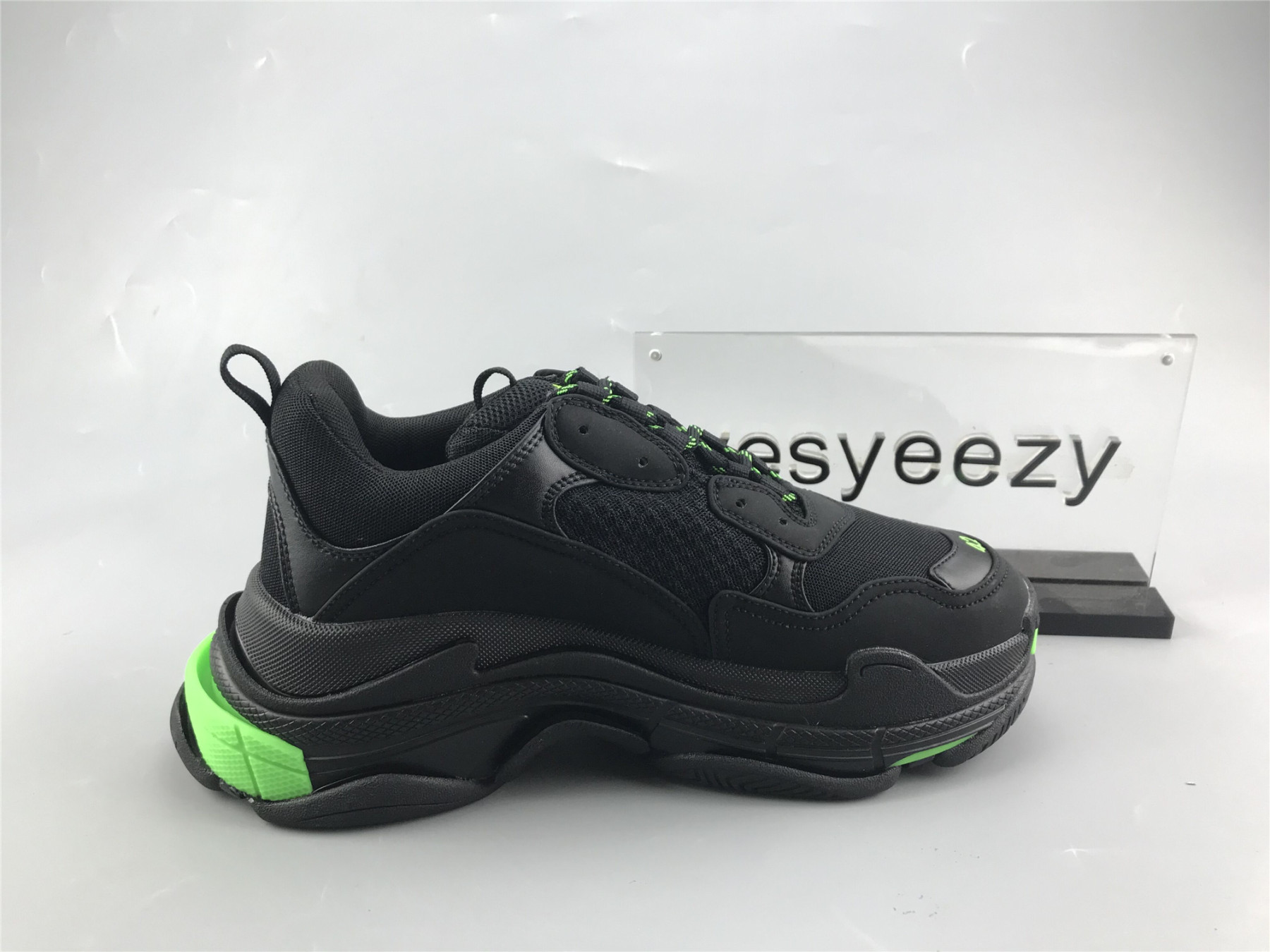 UA TRIPLE S SNEAKER BLACK AND GREEN