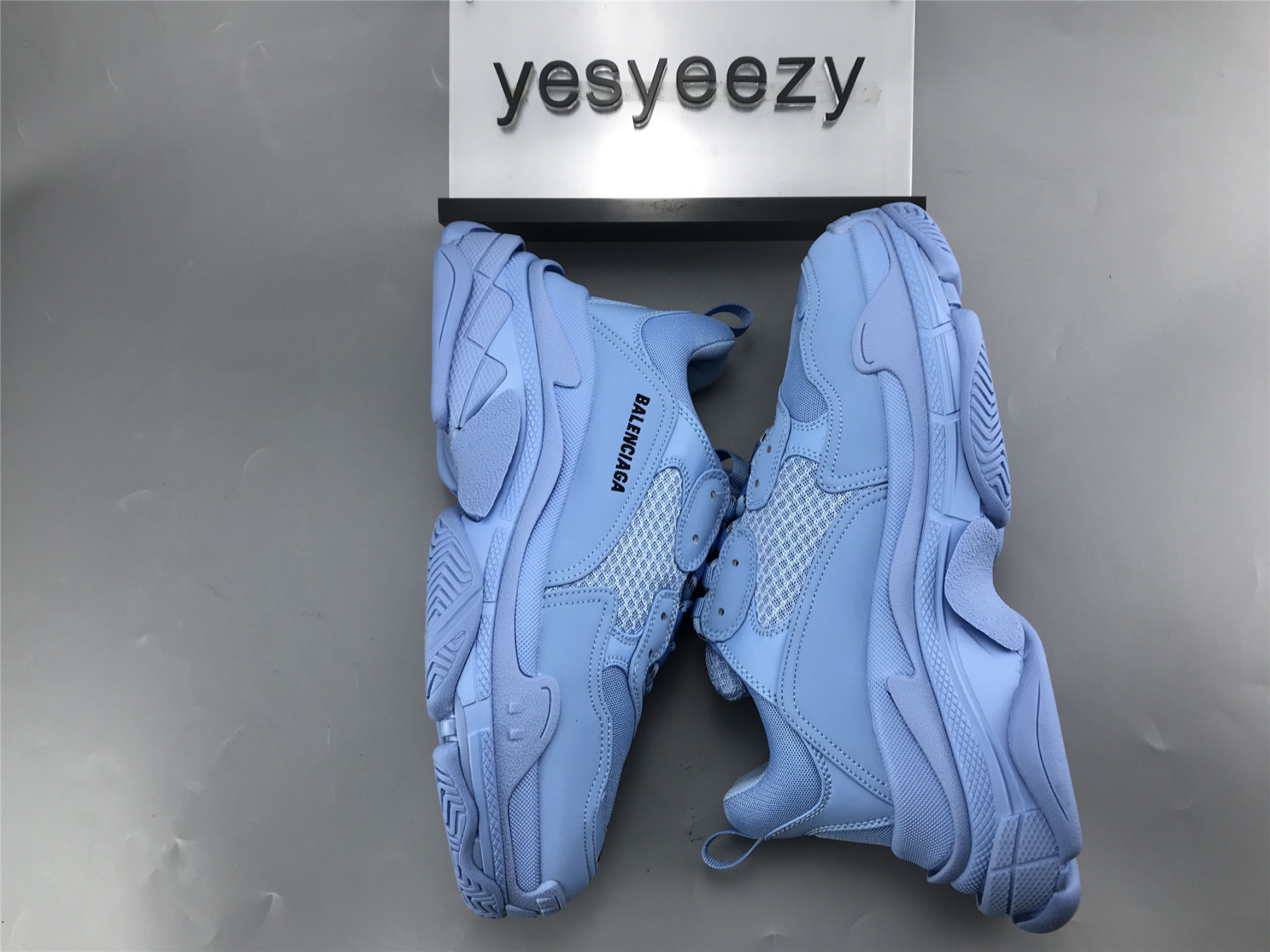 UA TRIPLE S SNEAKER MOONLIGHT
