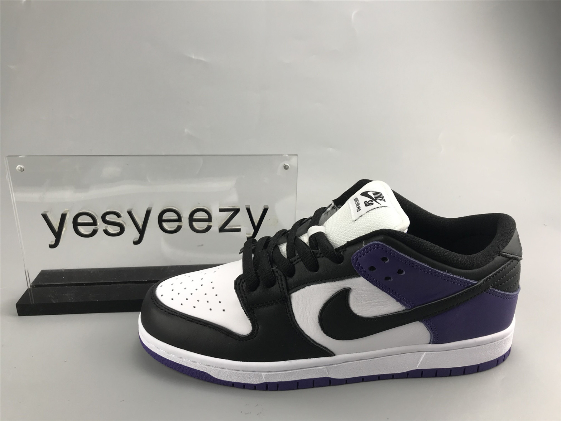 UA NIKE DUNK LOW SB 
