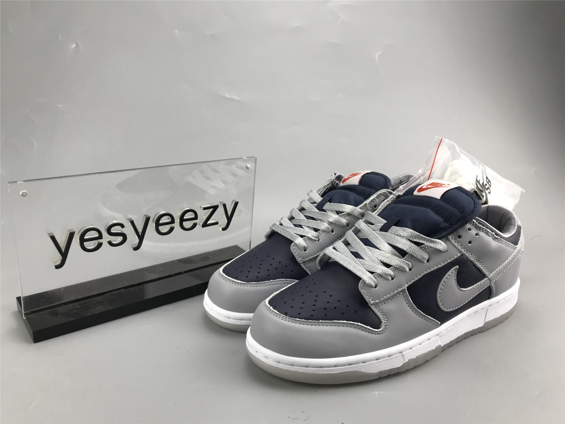 UA NIKE DUNK LOW PRO SB QS