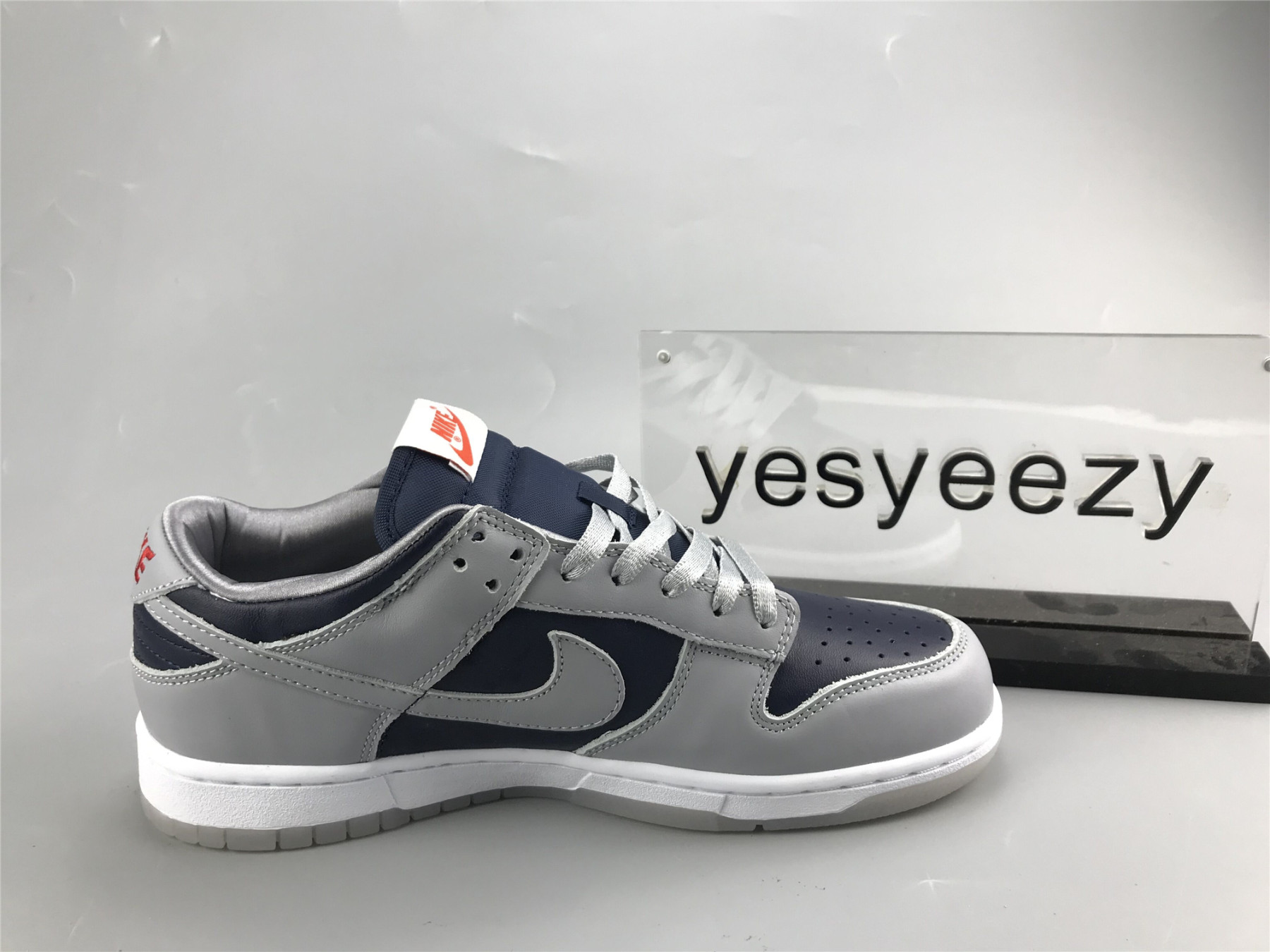 UA NIKE DUNK LOW PRO SB QS