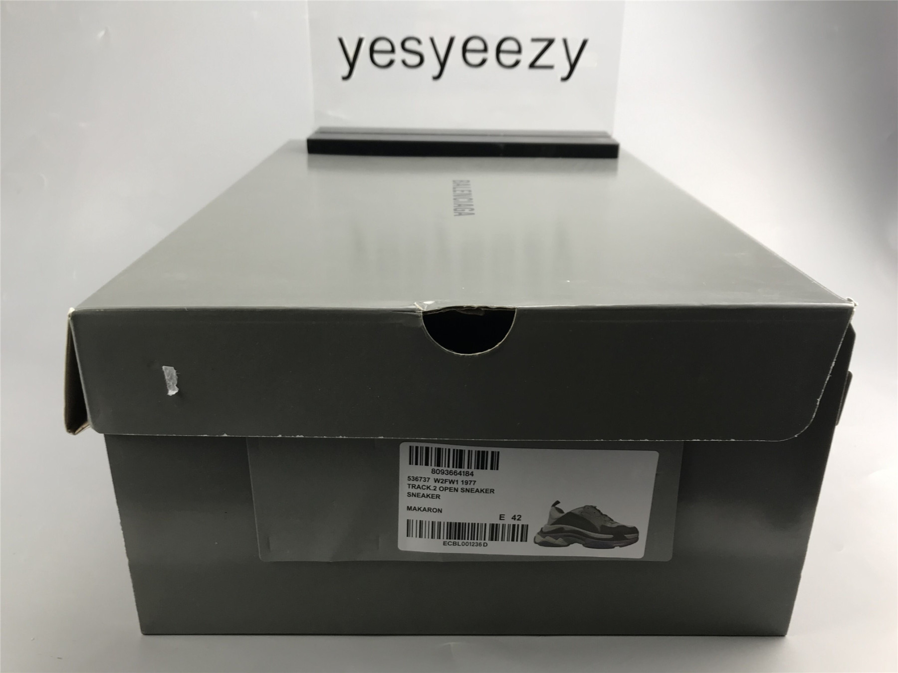 UA TRIPLE S SNEAKER MAKARON