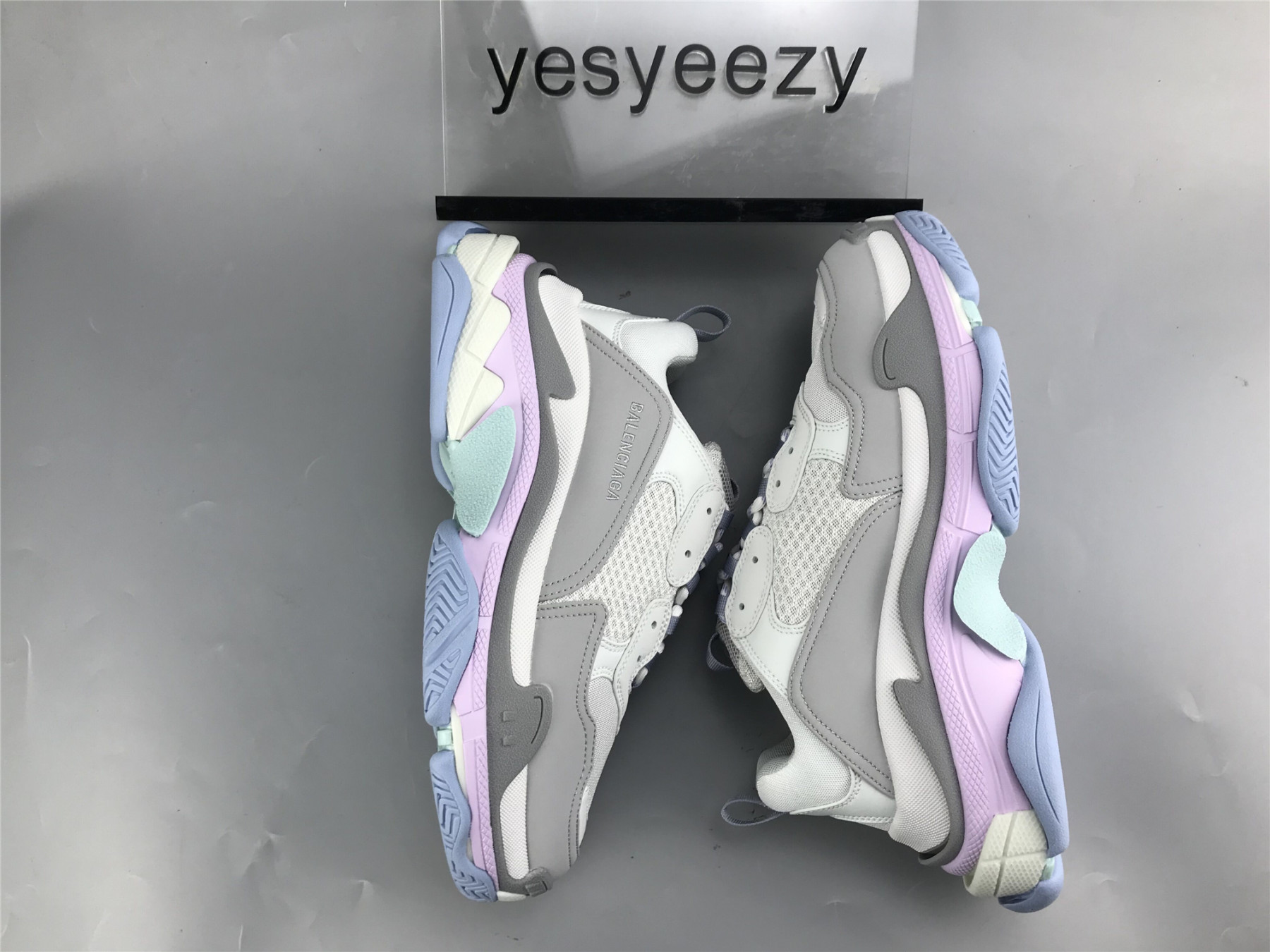UA TRIPLE S SNEAKER MAKARON