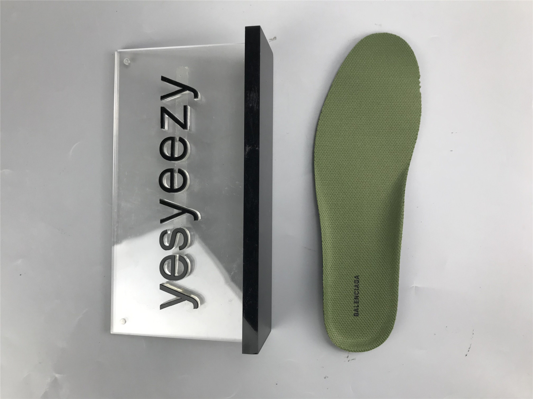 UA TRIPLE S SNEAKER ARMY GREEN